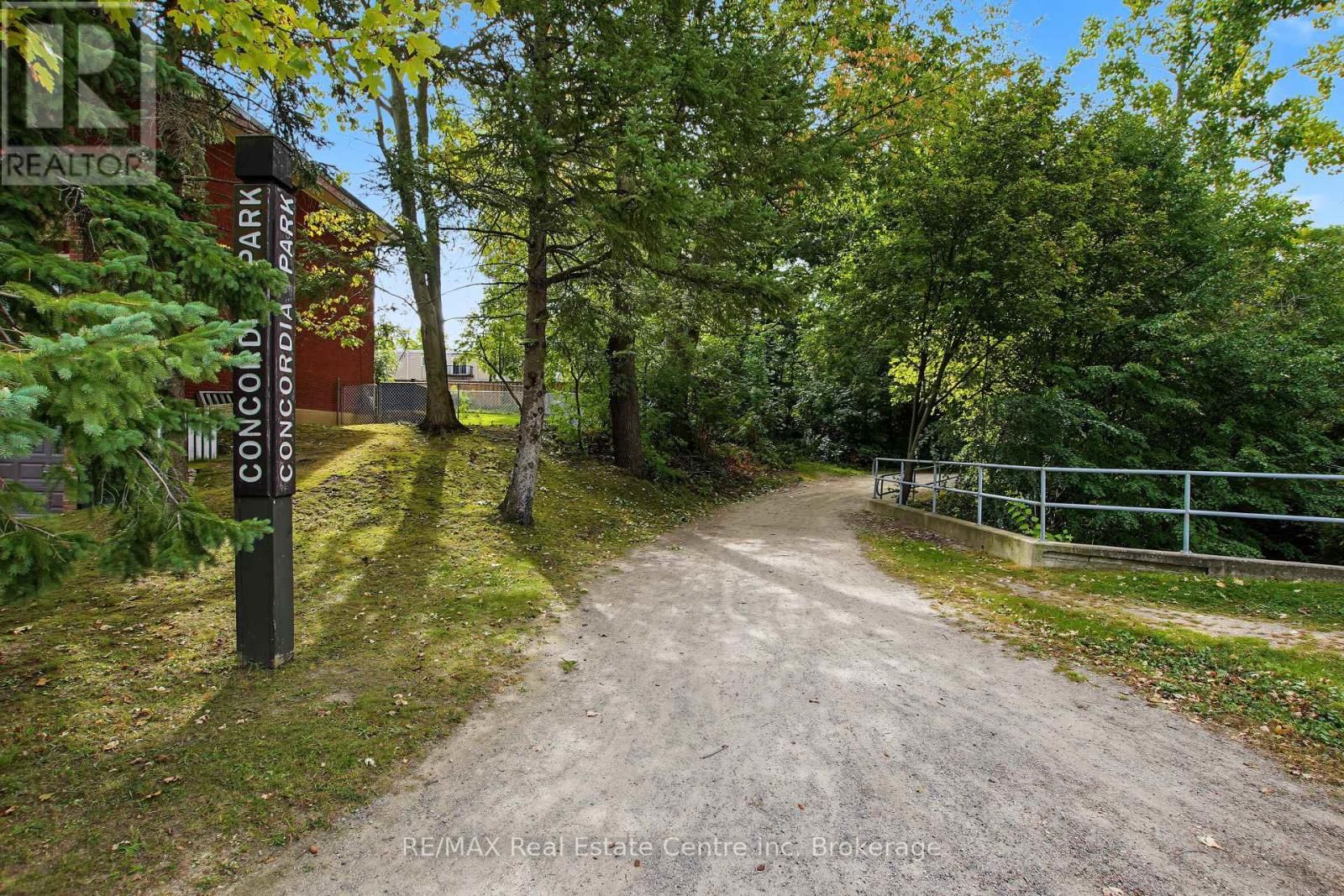 9 GREENBROOK DRIVE Image 35