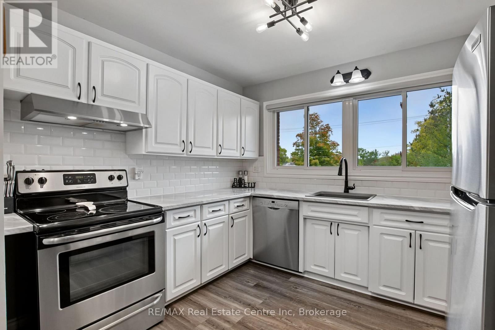 9 GREENBROOK DRIVE Image 6