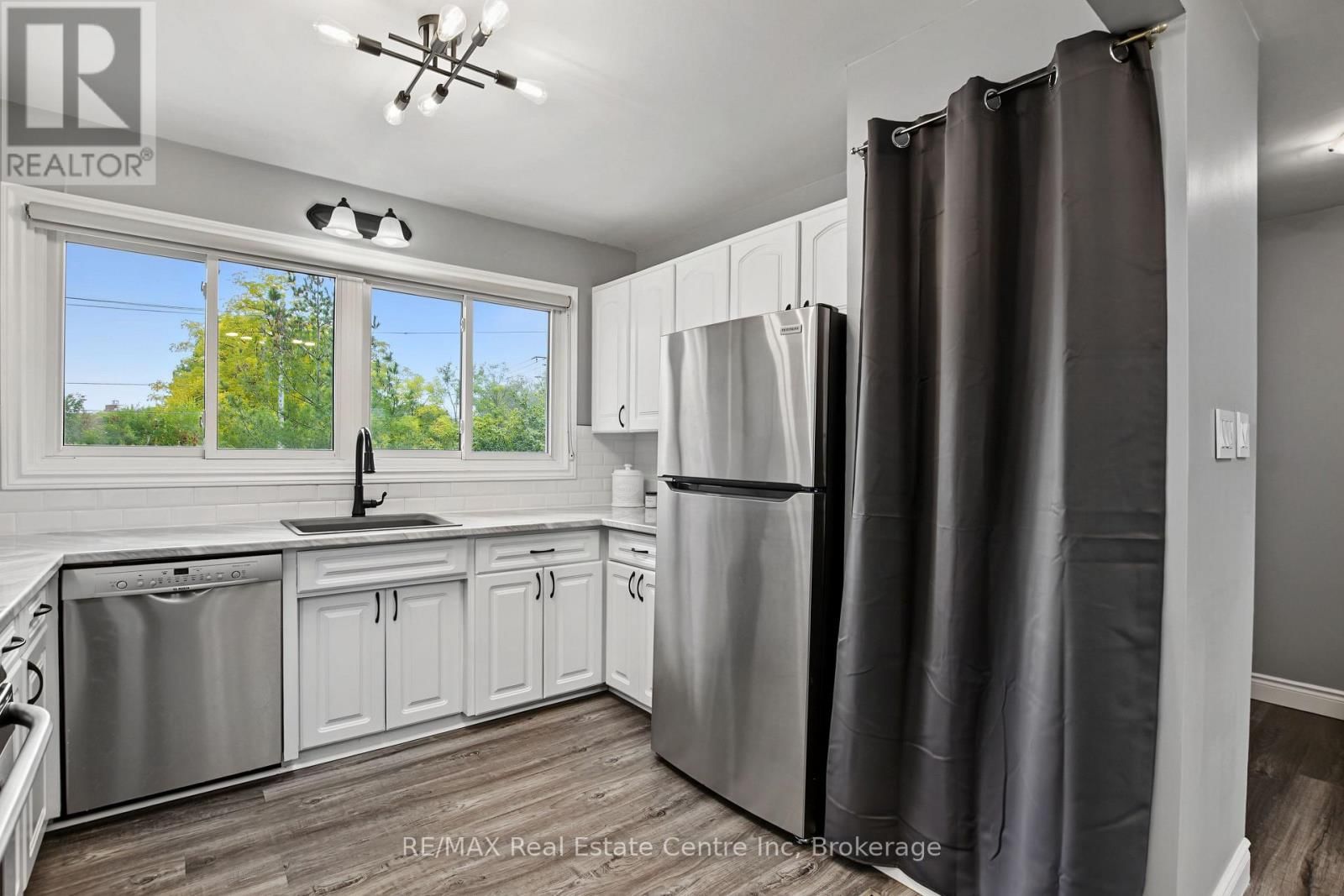 9 GREENBROOK DRIVE Image 7