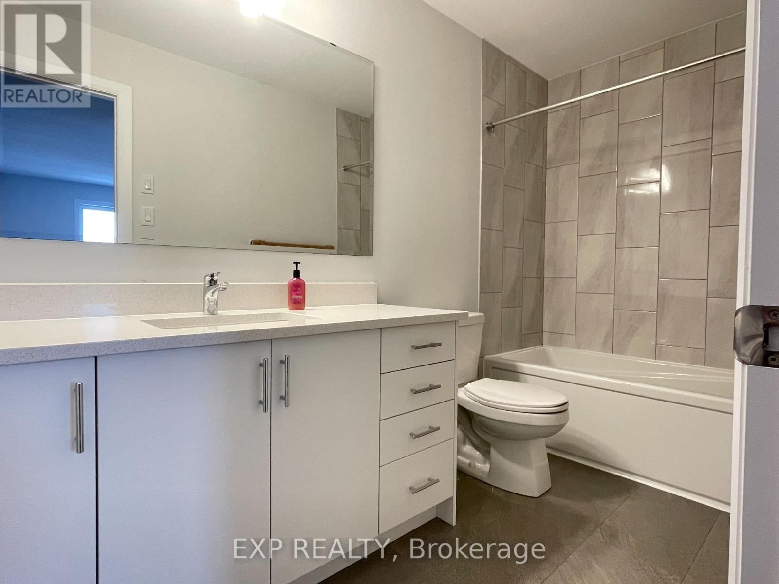 905 JACK DALGITY STREET Image 12