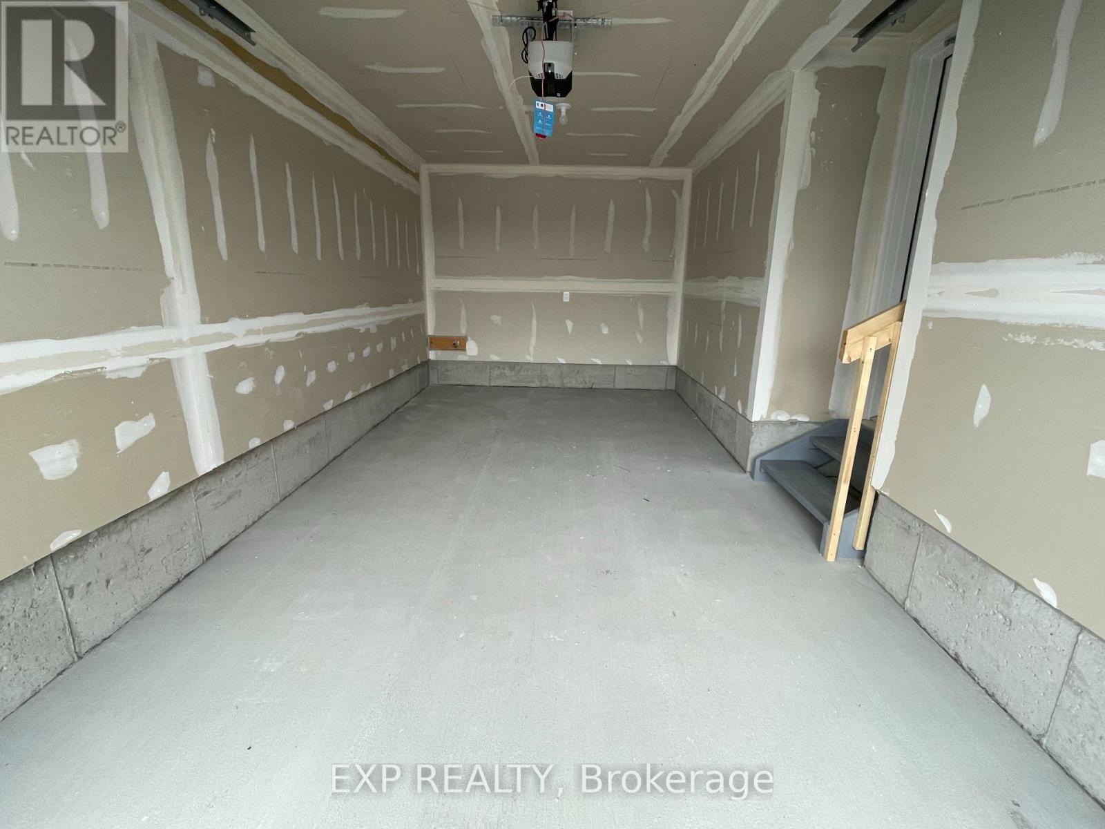 905 JACK DALGITY STREET Image 16