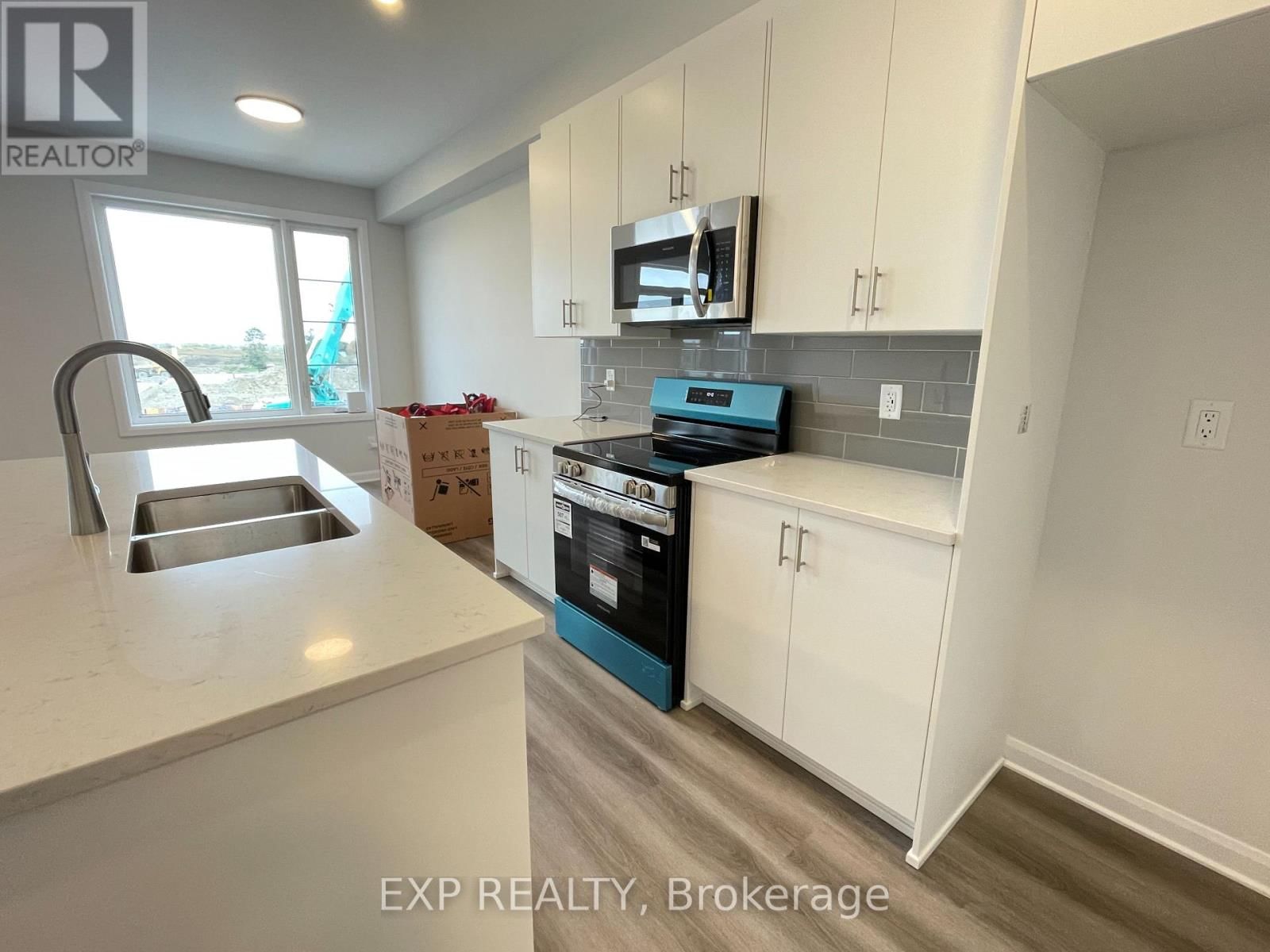 905 JACK DALGITY STREET Image 3