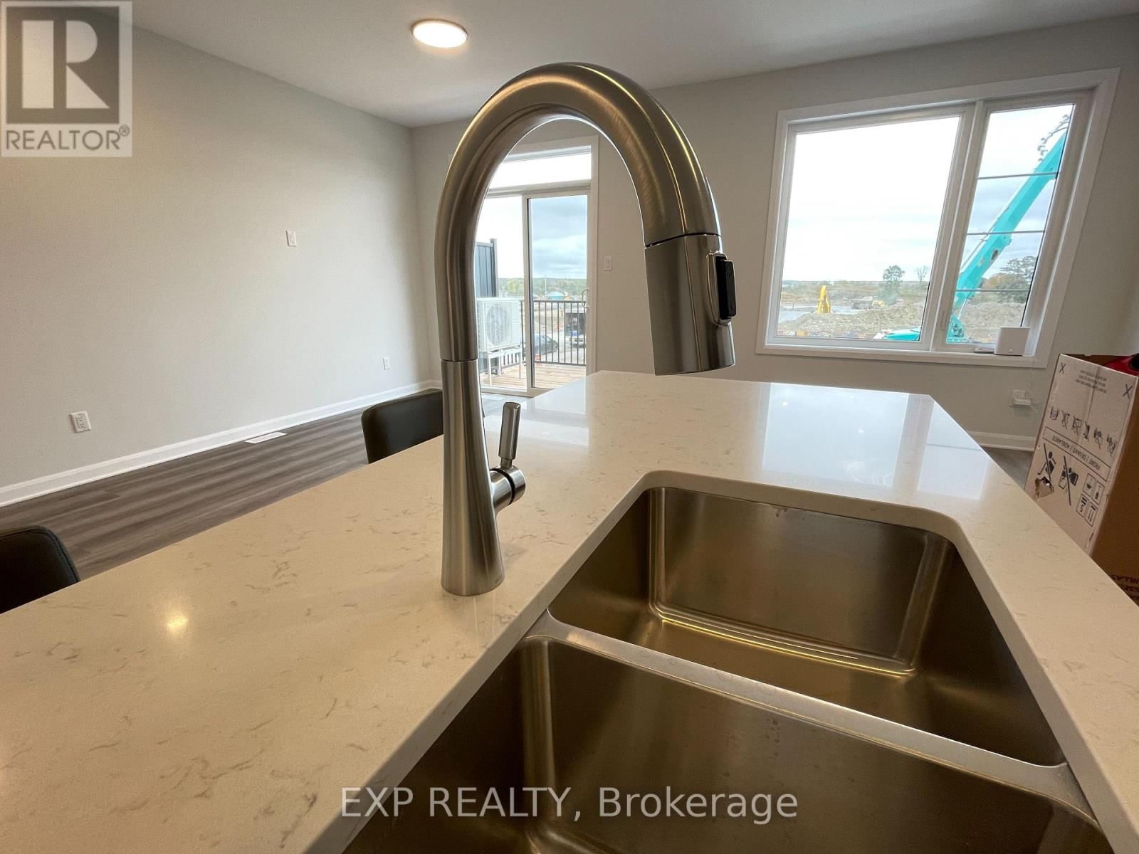 905 JACK DALGITY STREET Image 4