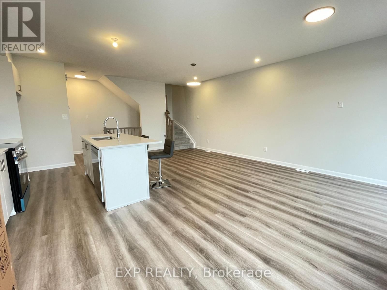 905 JACK DALGITY STREET Image 6