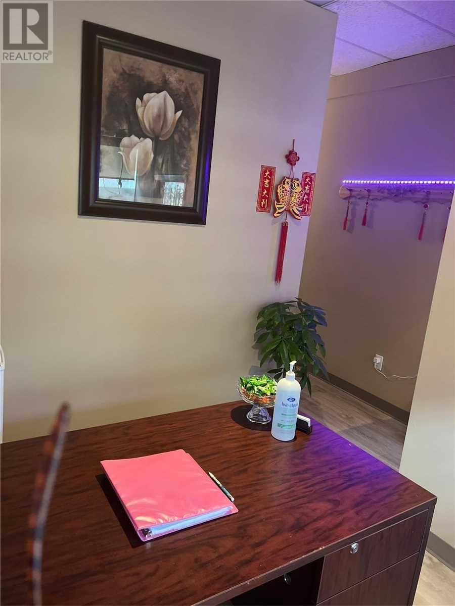 Image #1 of Business for Sale at 682 Concession St E, Hamilton, Ontario