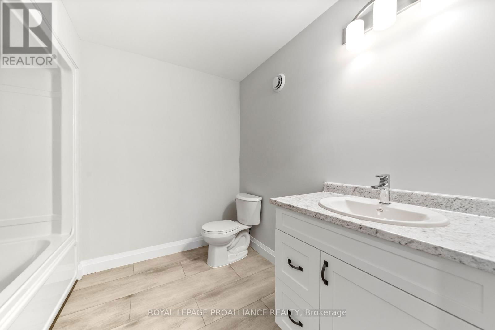 3 CLAYTON JOHN AVENUE Image 32