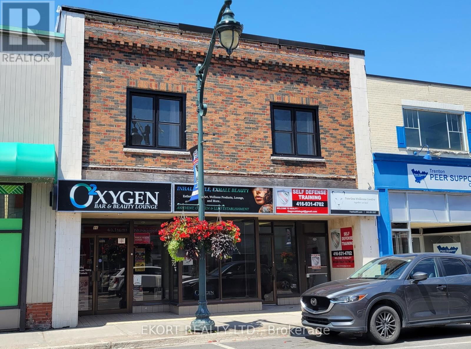 A - 82 DUNDAS STREET W Image 1