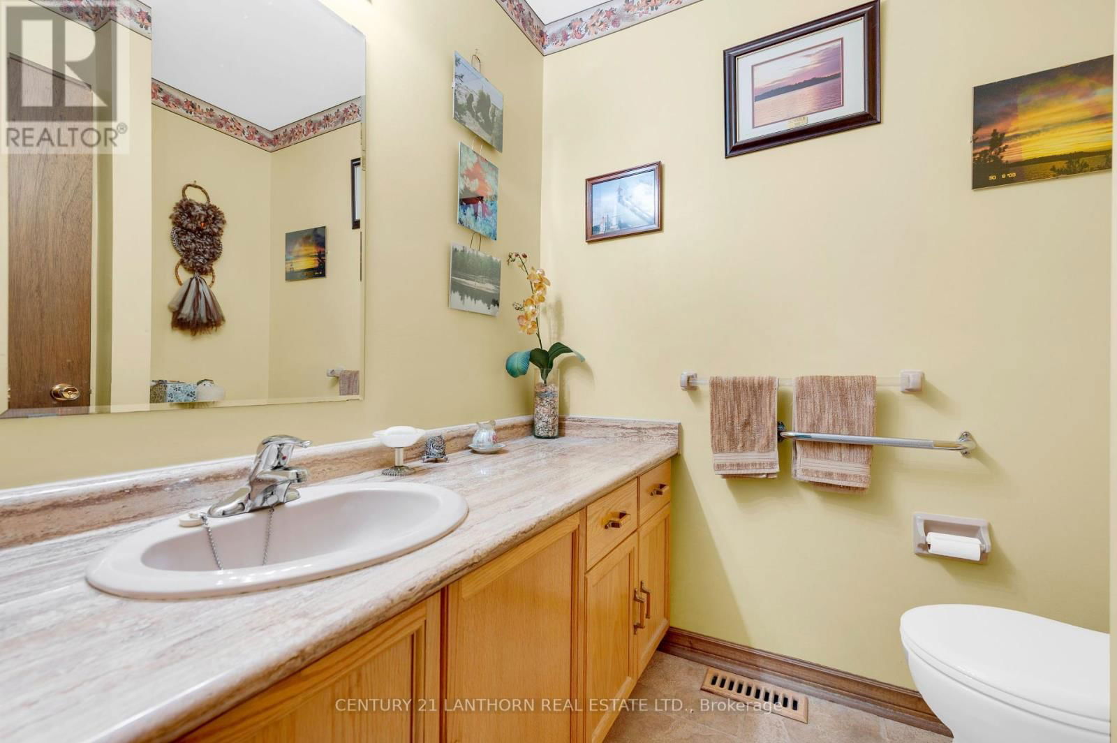 290 ST LAWRENCE STREET EAST Image 14