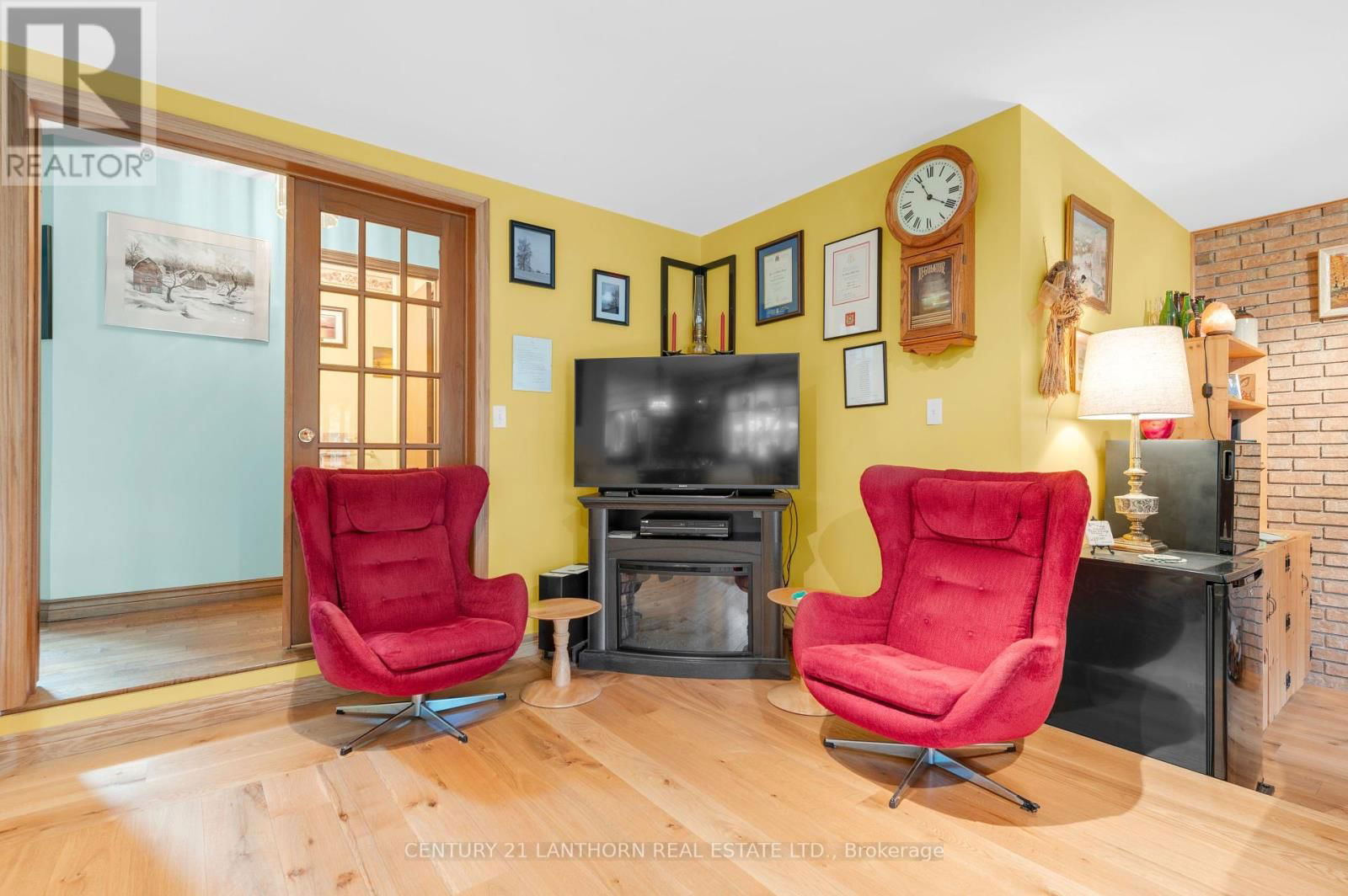 290 ST LAWRENCE STREET EAST Image 15