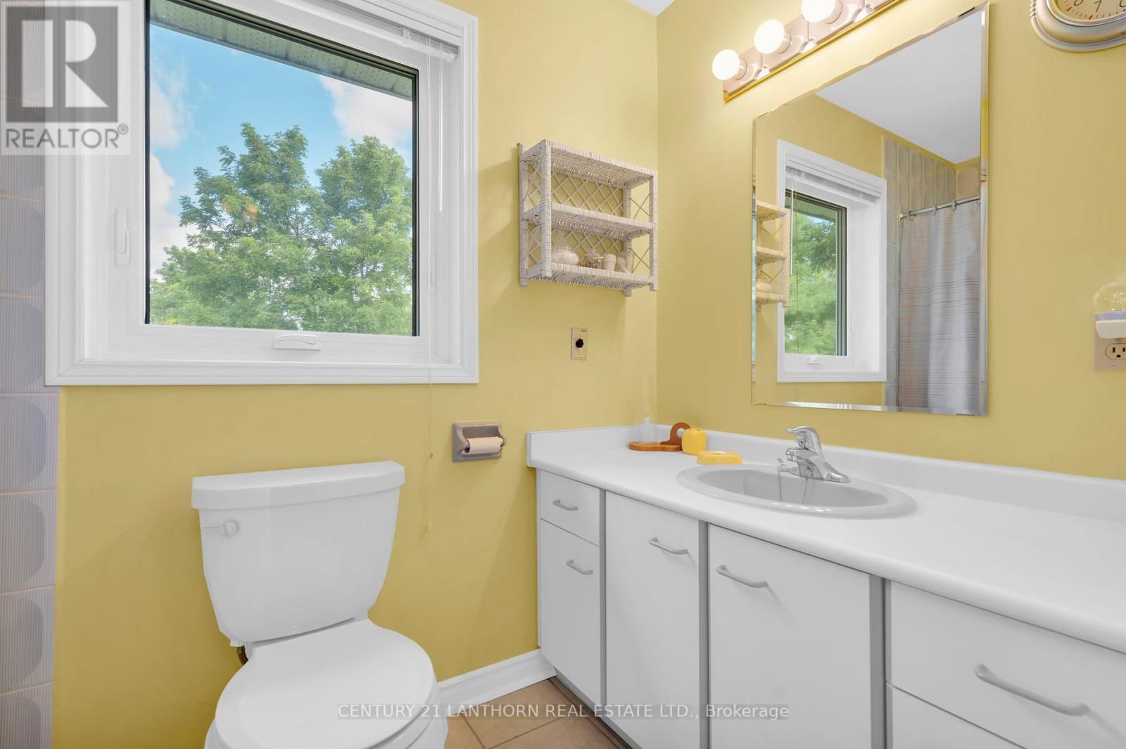 290 ST LAWRENCE STREET EAST Image 27