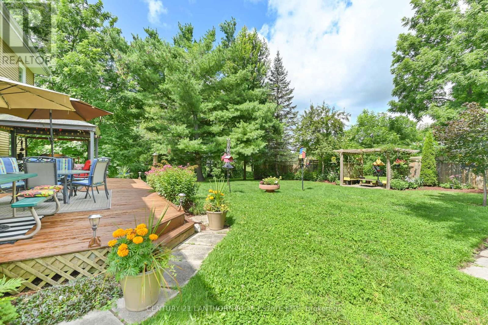 290 ST LAWRENCE STREET EAST Image 33