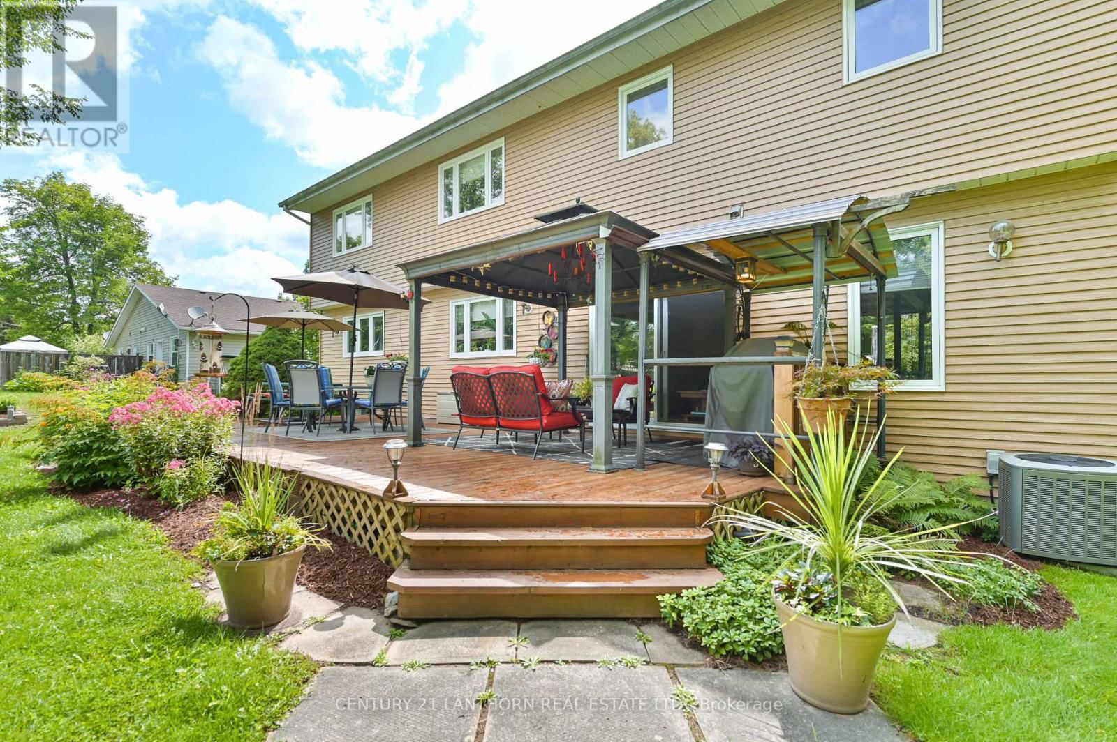 290 ST LAWRENCE STREET EAST Image 35