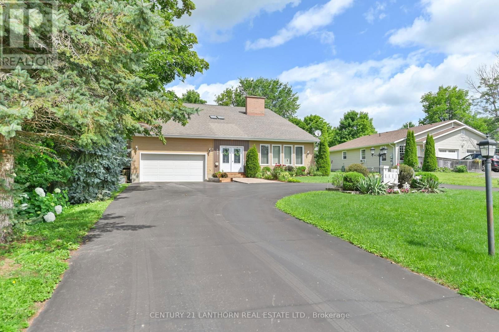 290 ST LAWRENCE STREET EAST Image 4