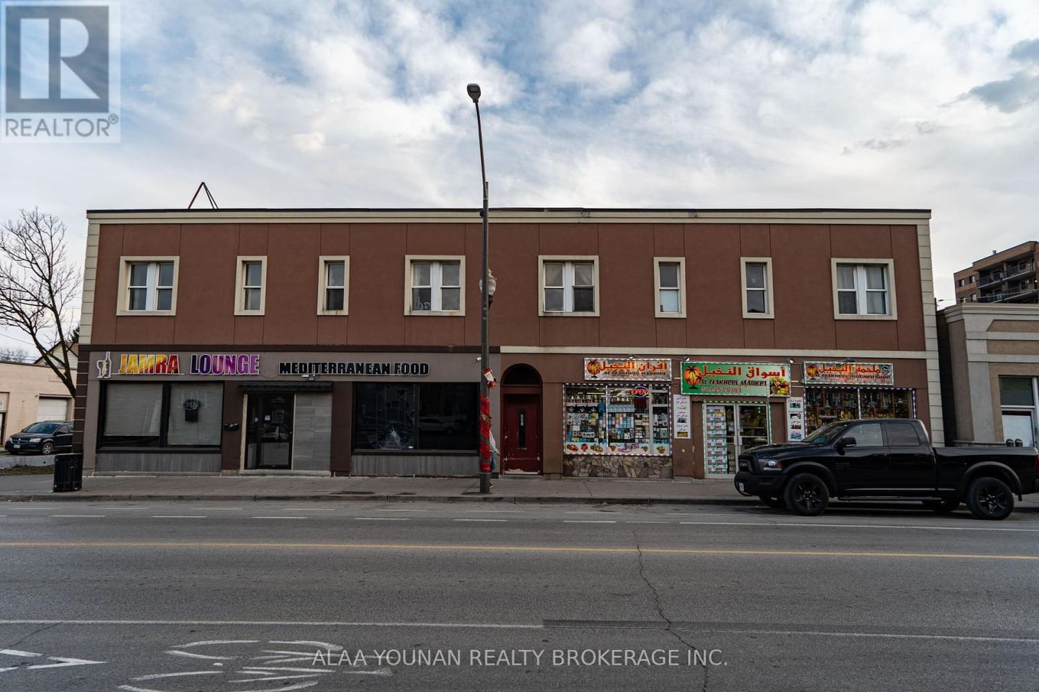 679 WYANDOTTE STREET E Image 17