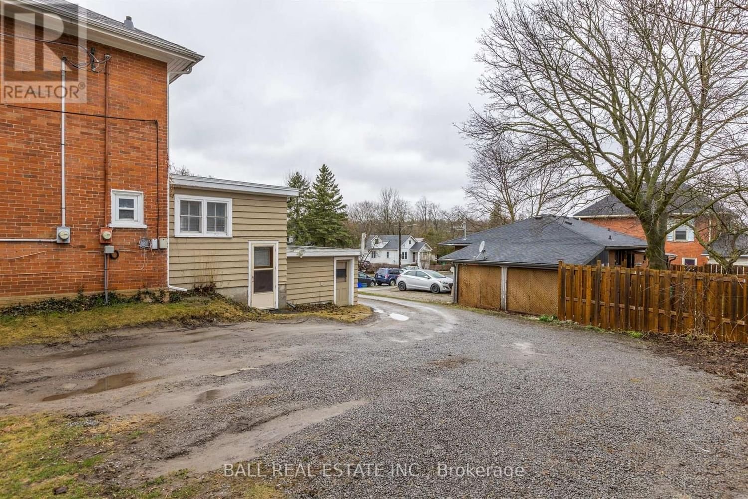 276 PARKHILL RD W Image 32