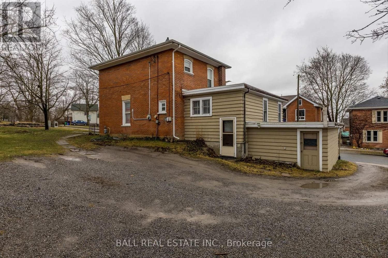 276 PARKHILL RD W Image 33