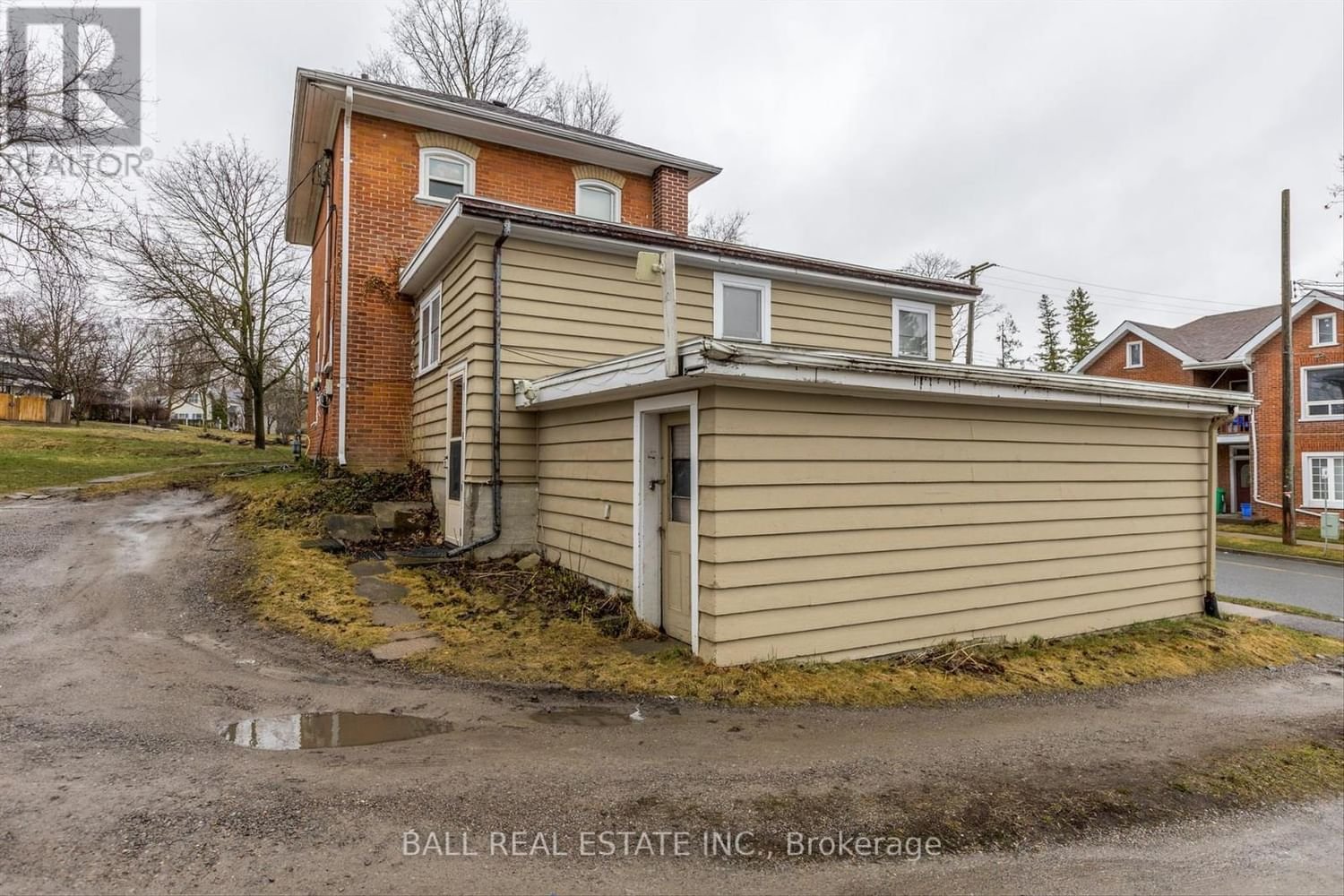 276 PARKHILL RD W Image 36