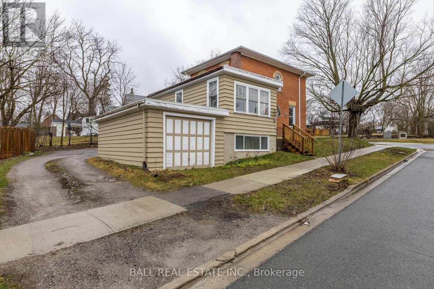 276 PARKHILL RD W Image 37