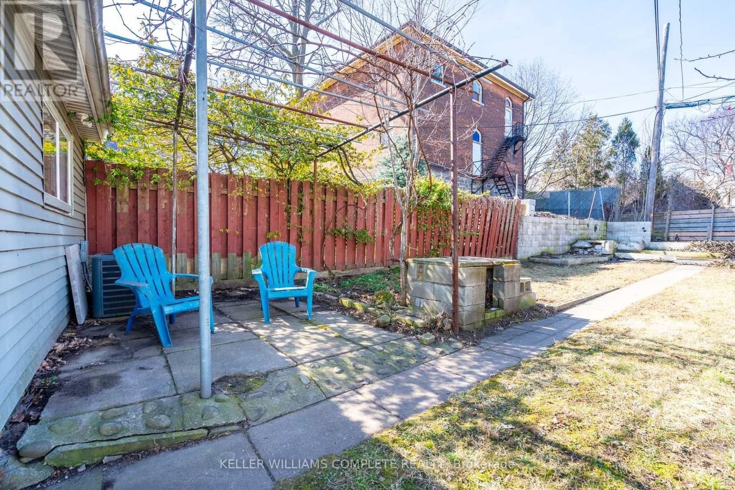 149 STRATHCONA AVE N Image 37