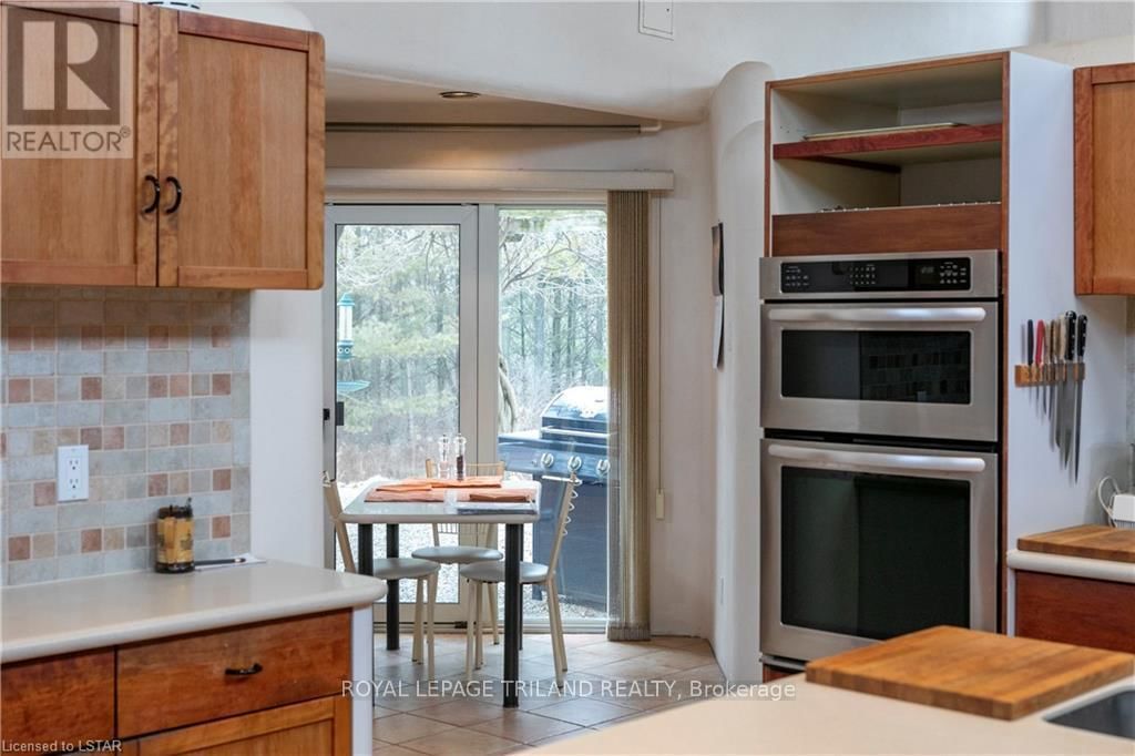15668 FURNIVAL ROAD Image 21