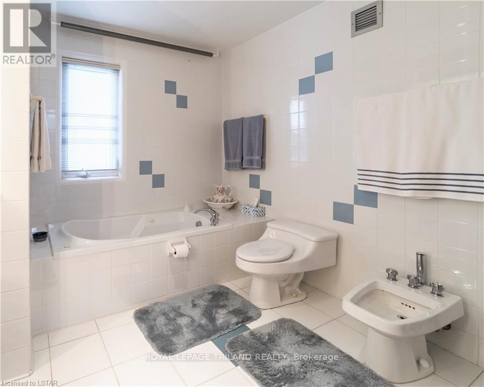 15668 FURNIVAL ROAD Image 28