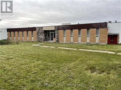 Image #1 of Commercial for Sale at 950 Mackay St, Pembroke, Ontario