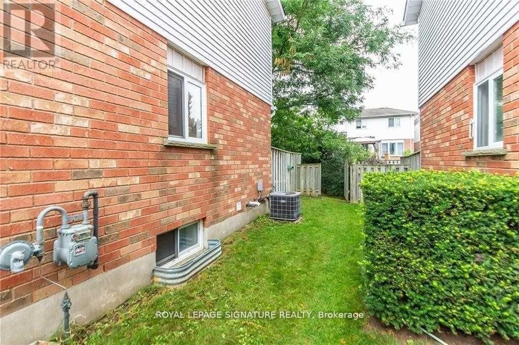 426 DOWNSVIEW PL Image 17