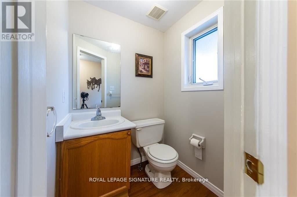 426 DOWNSVIEW PL Image 2