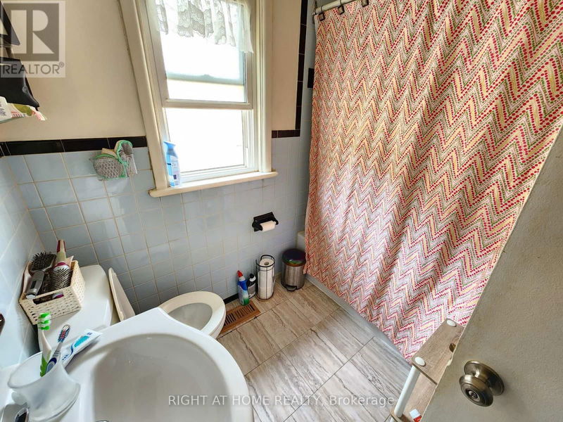 582 MacDonnell Street  Kingston, K7K4X1 | Image 10