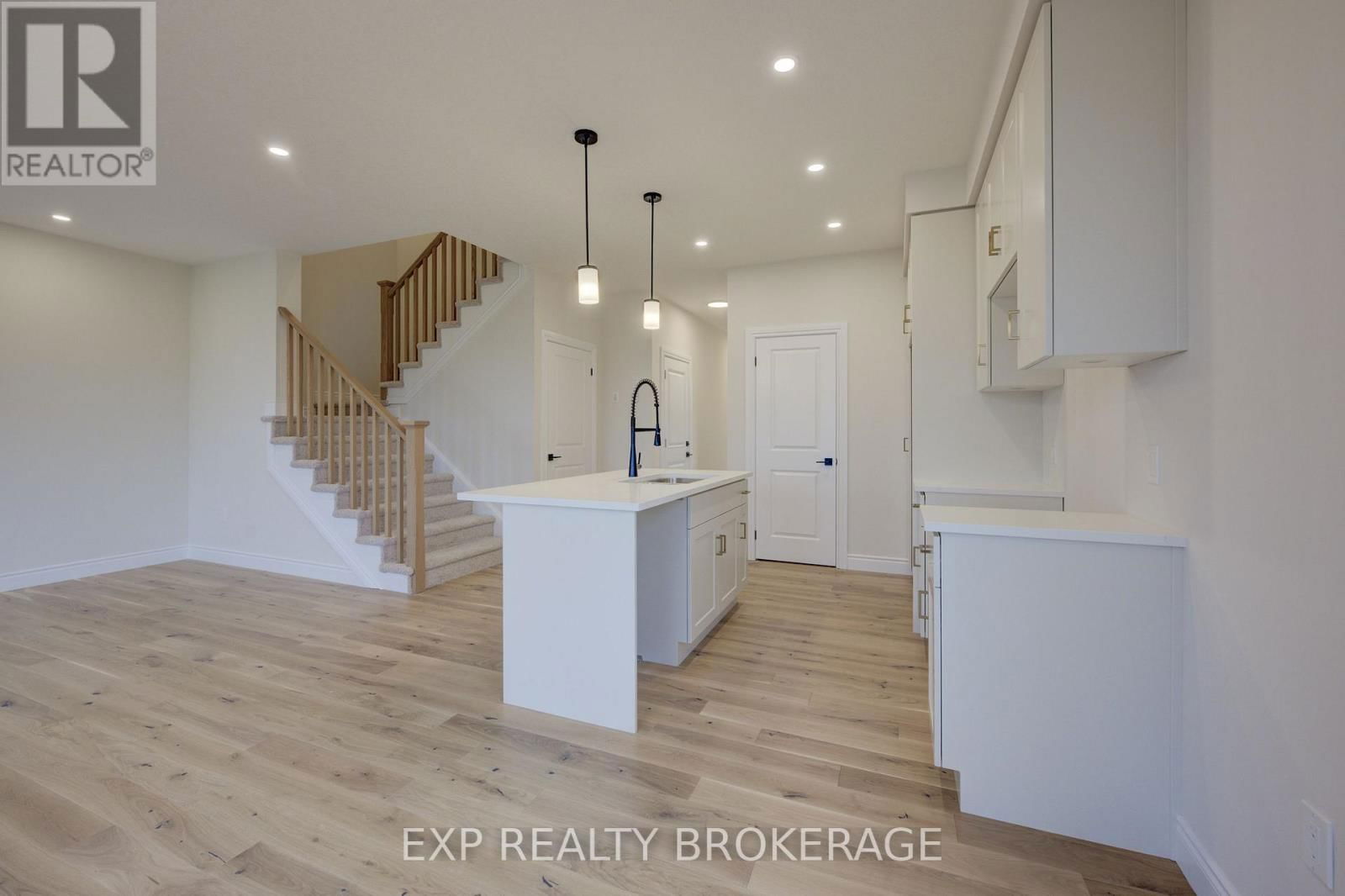 30 ANNE STREET WEST Image 13