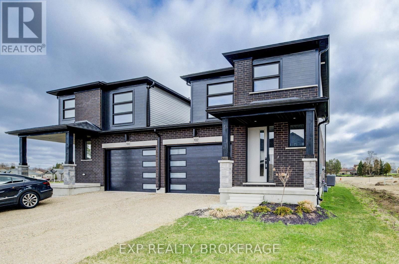 102 THACKERAY WAY Image 1
