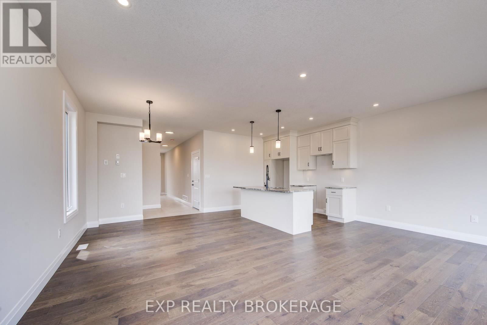 102 THACKERAY WAY Image 10