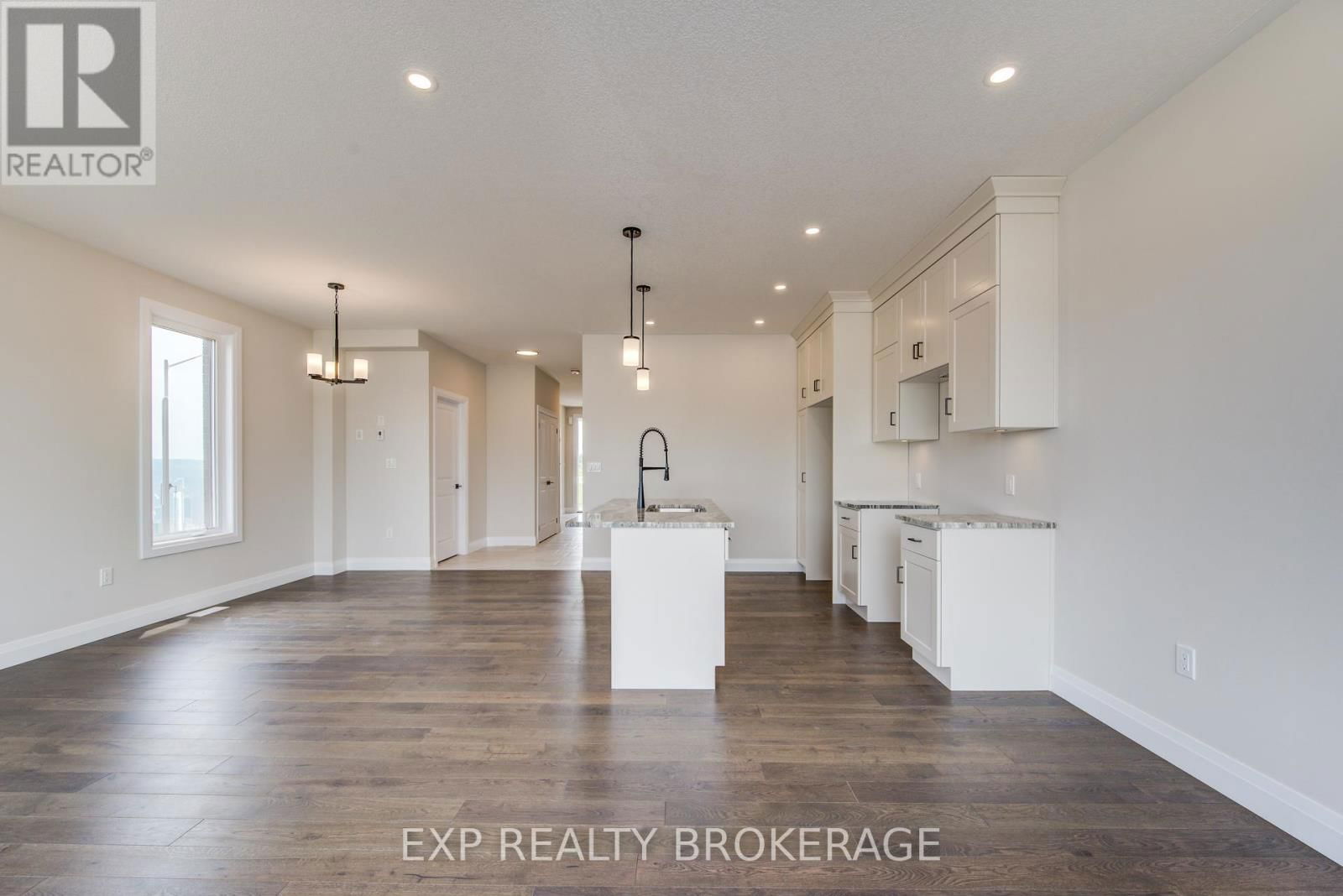 102 THACKERAY WAY Image 12