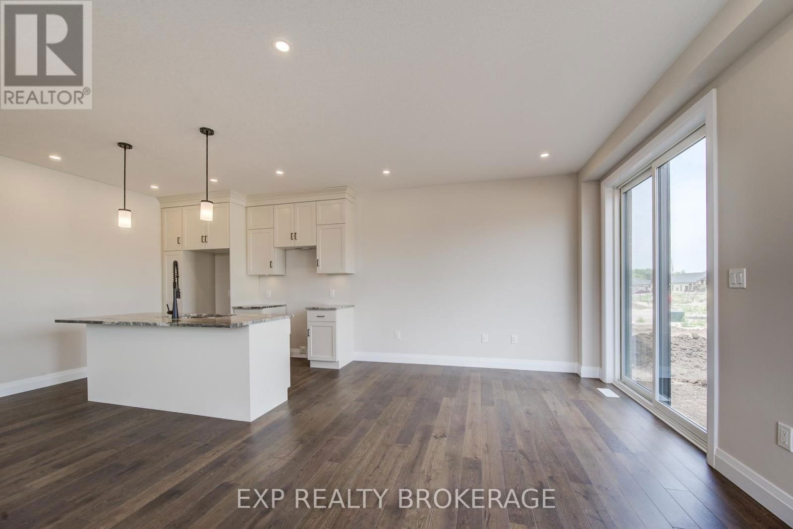 102 THACKERAY WAY Image 13