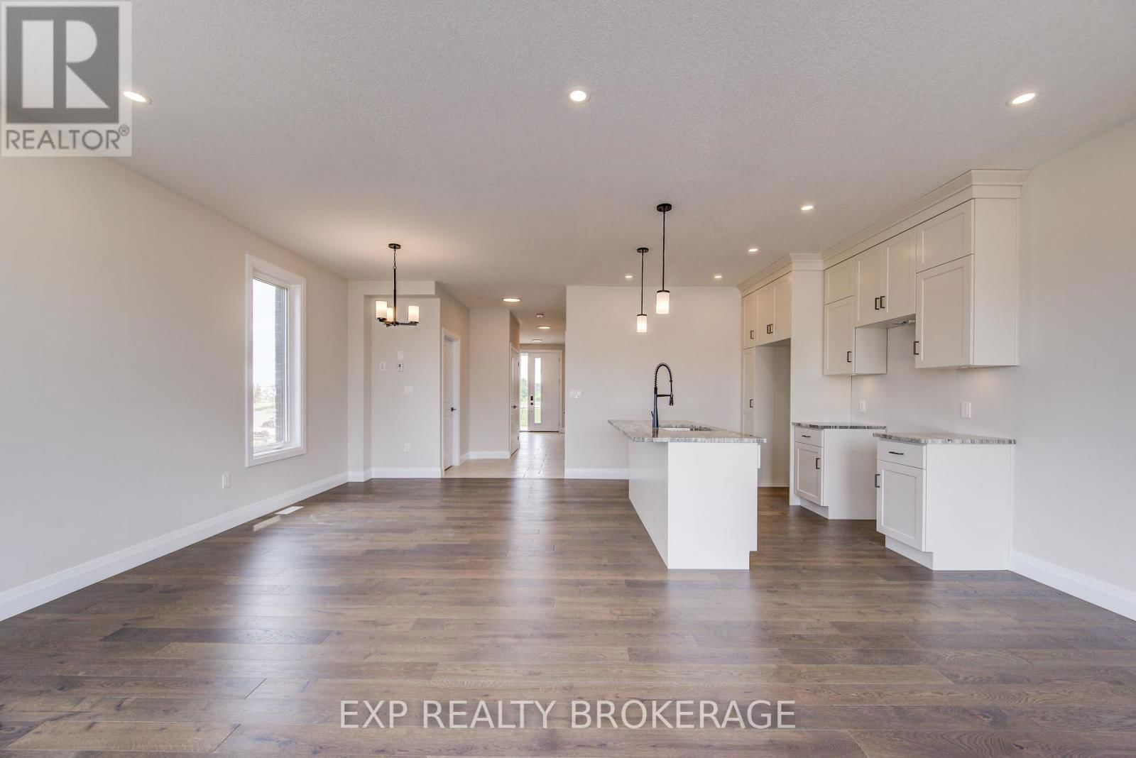 102 THACKERAY WAY Image 14
