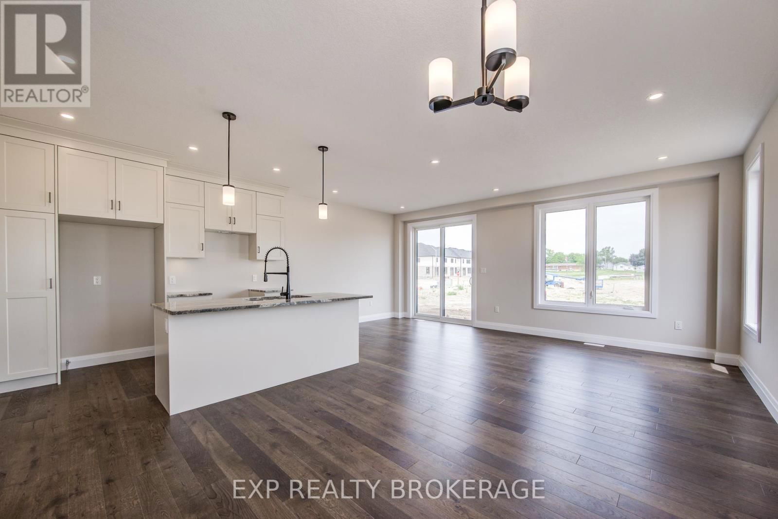 102 THACKERAY WAY Image 18
