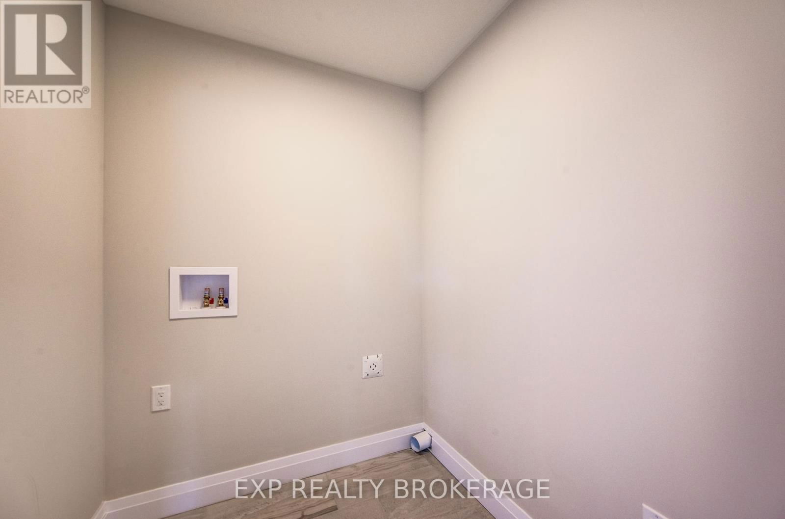 102 THACKERAY WAY Image 20