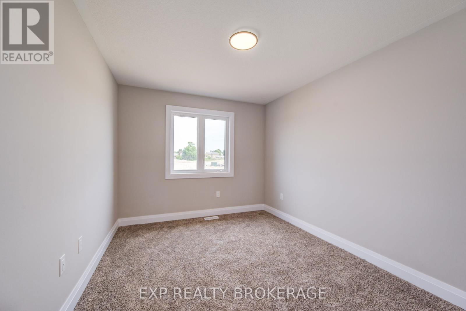 102 THACKERAY WAY Image 21