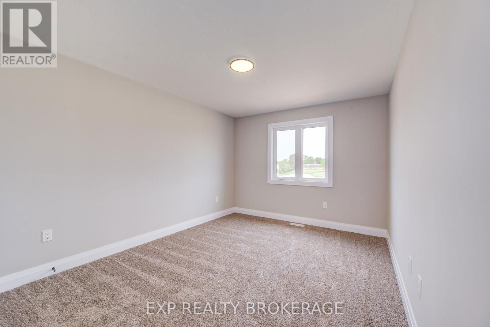 102 THACKERAY WAY Image 22