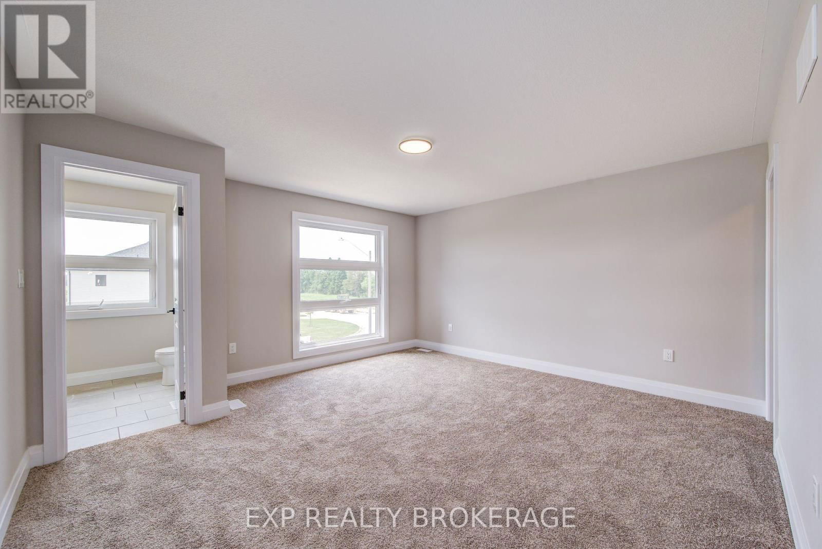 102 THACKERAY WAY Image 24