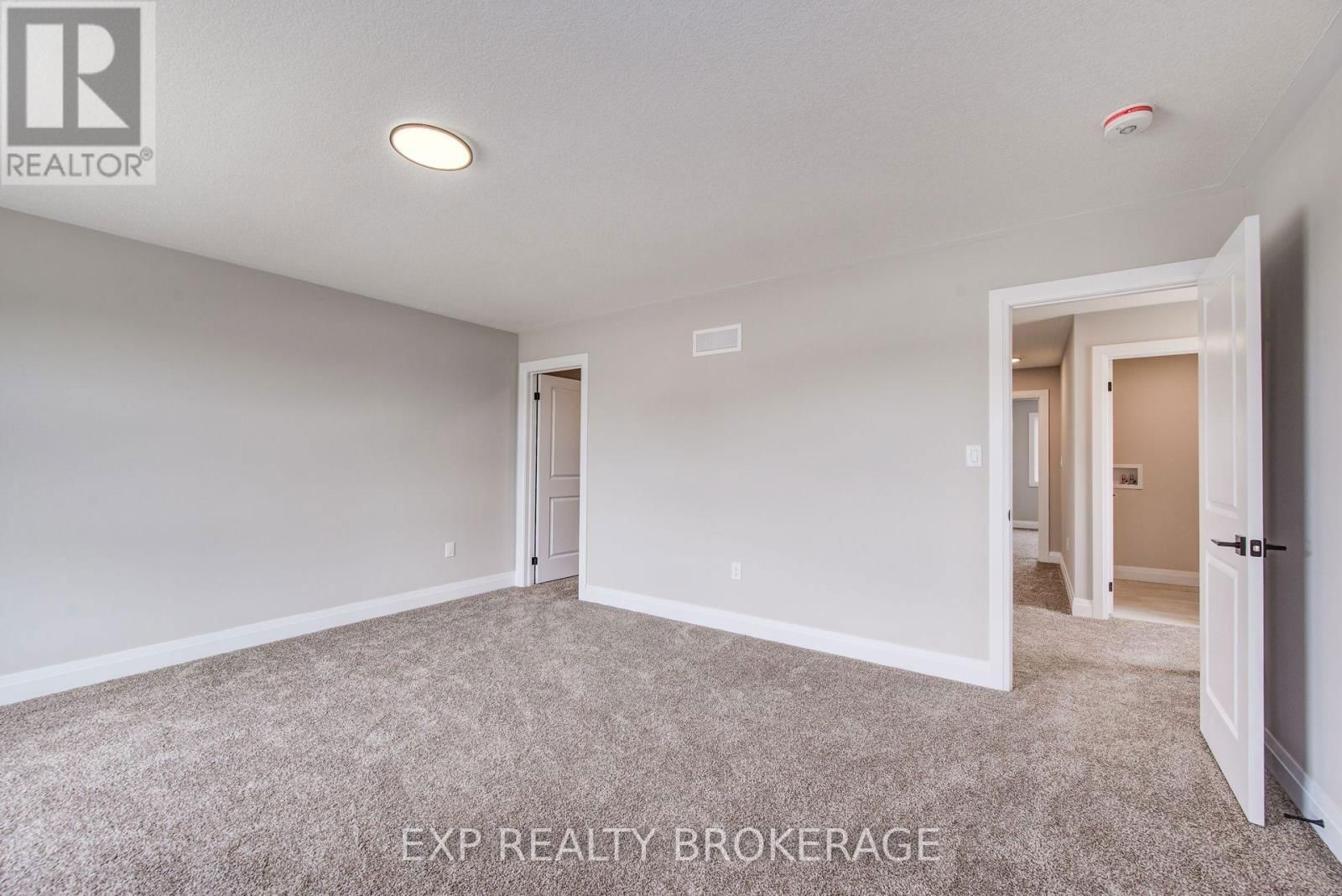 102 THACKERAY WAY Image 27