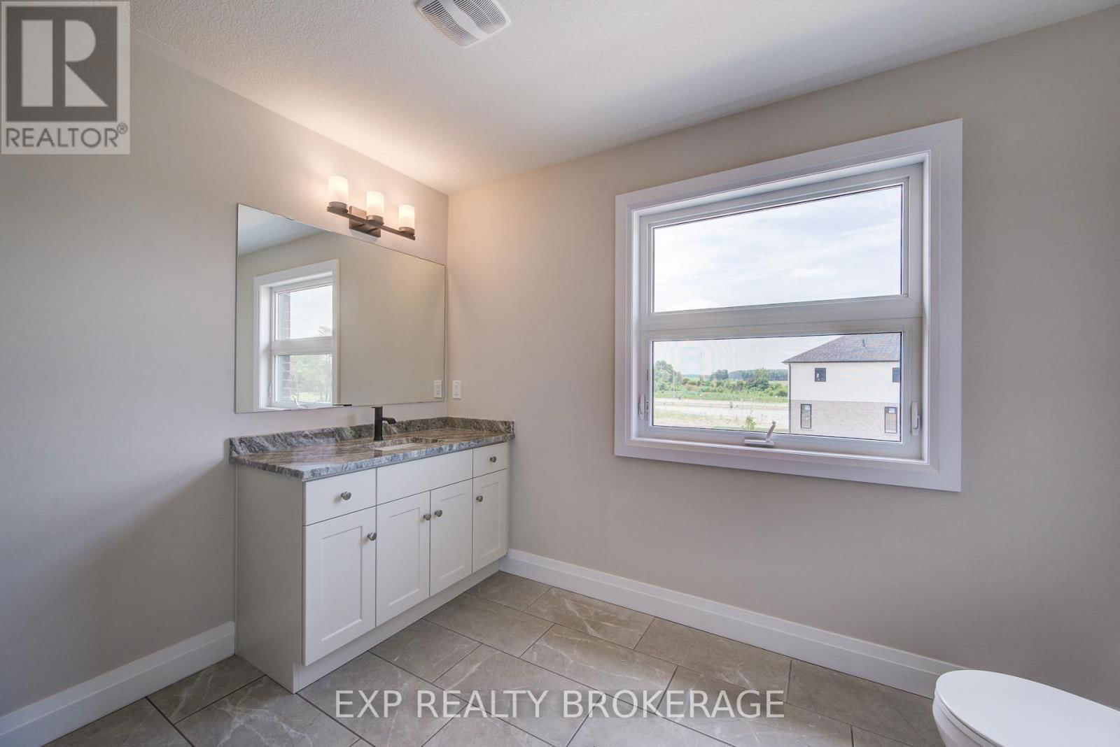 102 THACKERAY WAY Image 28