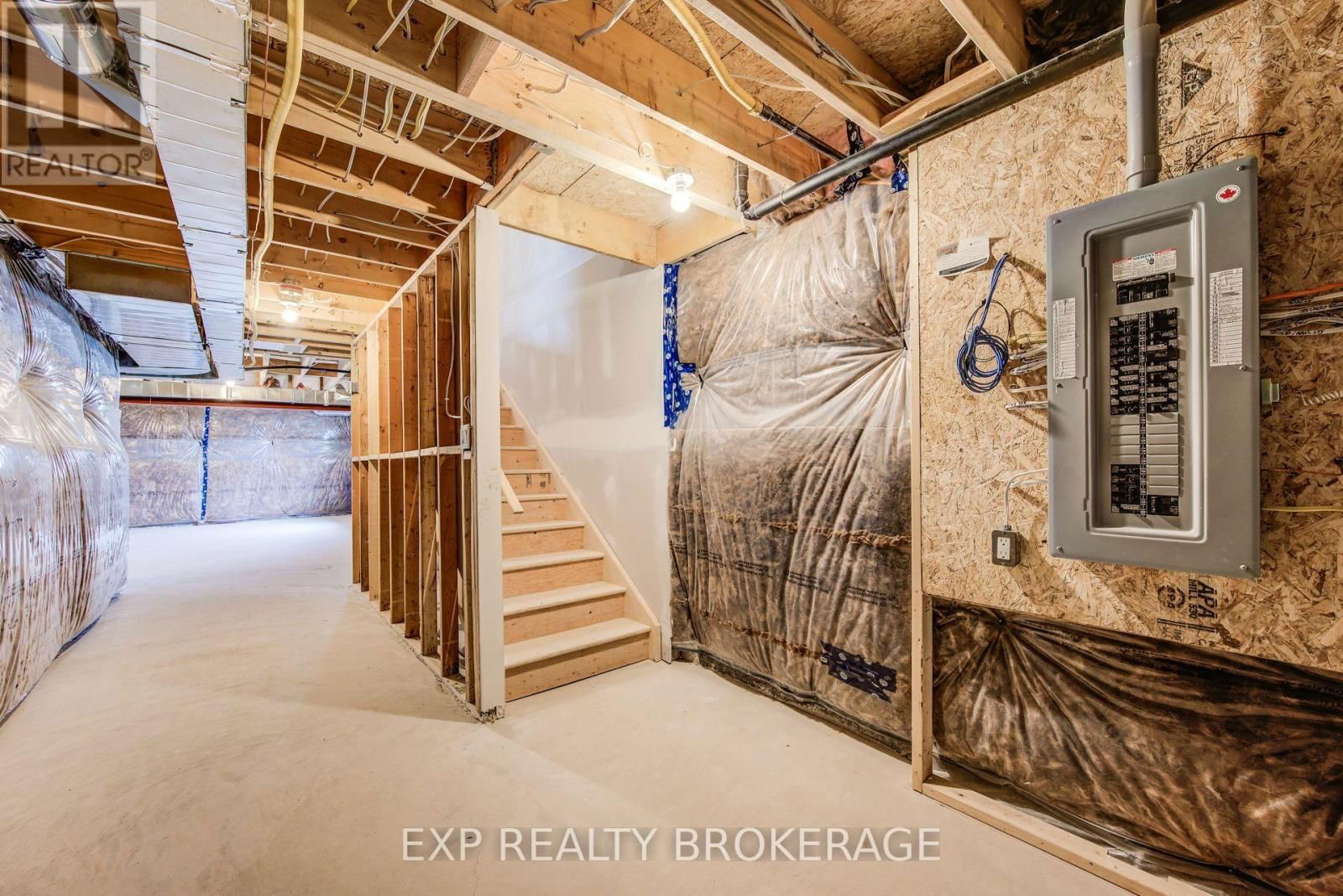 102 THACKERAY WAY Image 30