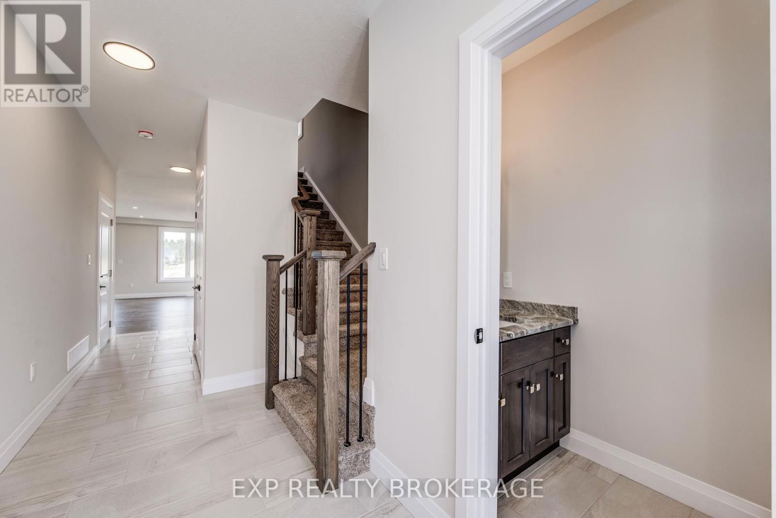 102 THACKERAY WAY Image 5