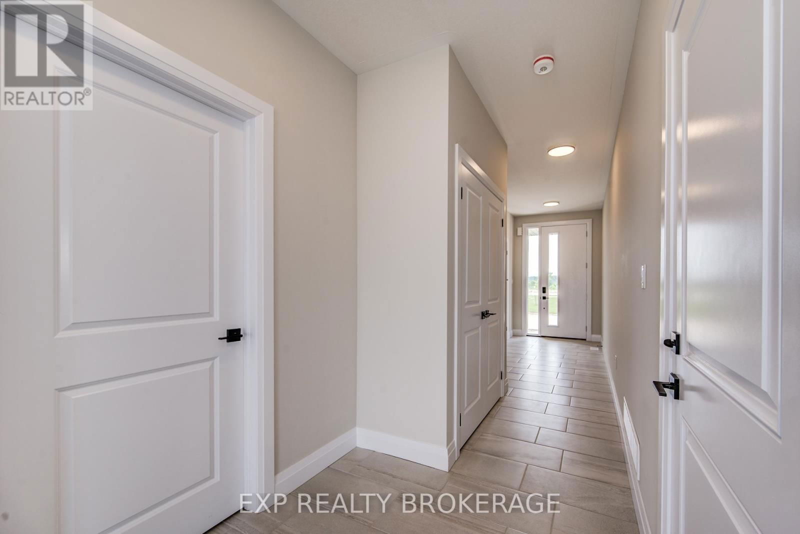 102 THACKERAY WAY Image 8