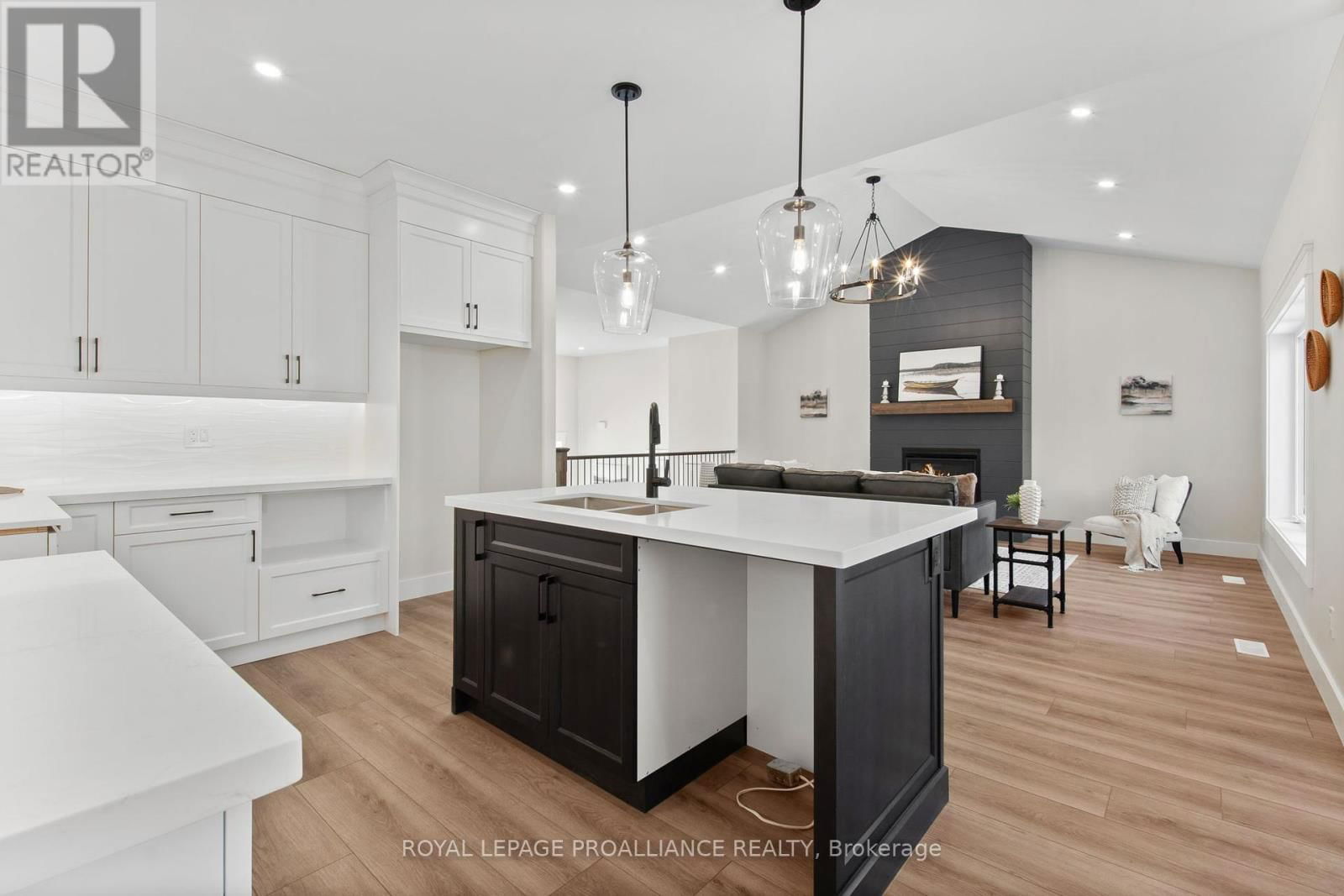 444 HILLSIDE DRIVE Image 10