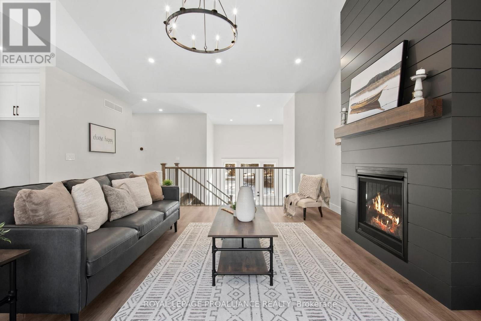 444 HILLSIDE DRIVE Image 12