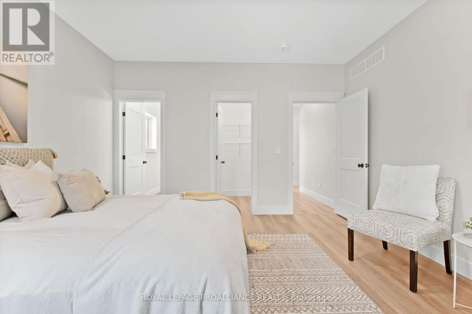 444 HILLSIDE DRIVE Image 17