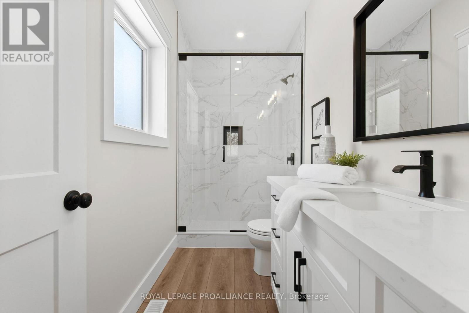 444 HILLSIDE DRIVE Image 18