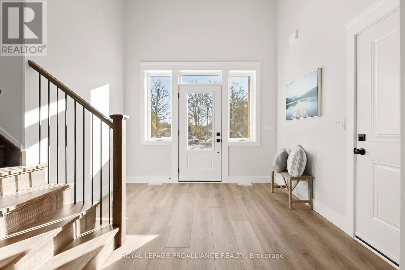 444 HILLSIDE DRIVE Image 4